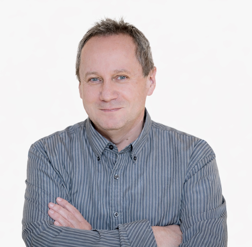 attila ingben eq fehÃ©r hÃ¡ttÃ©r elÅtt másolat